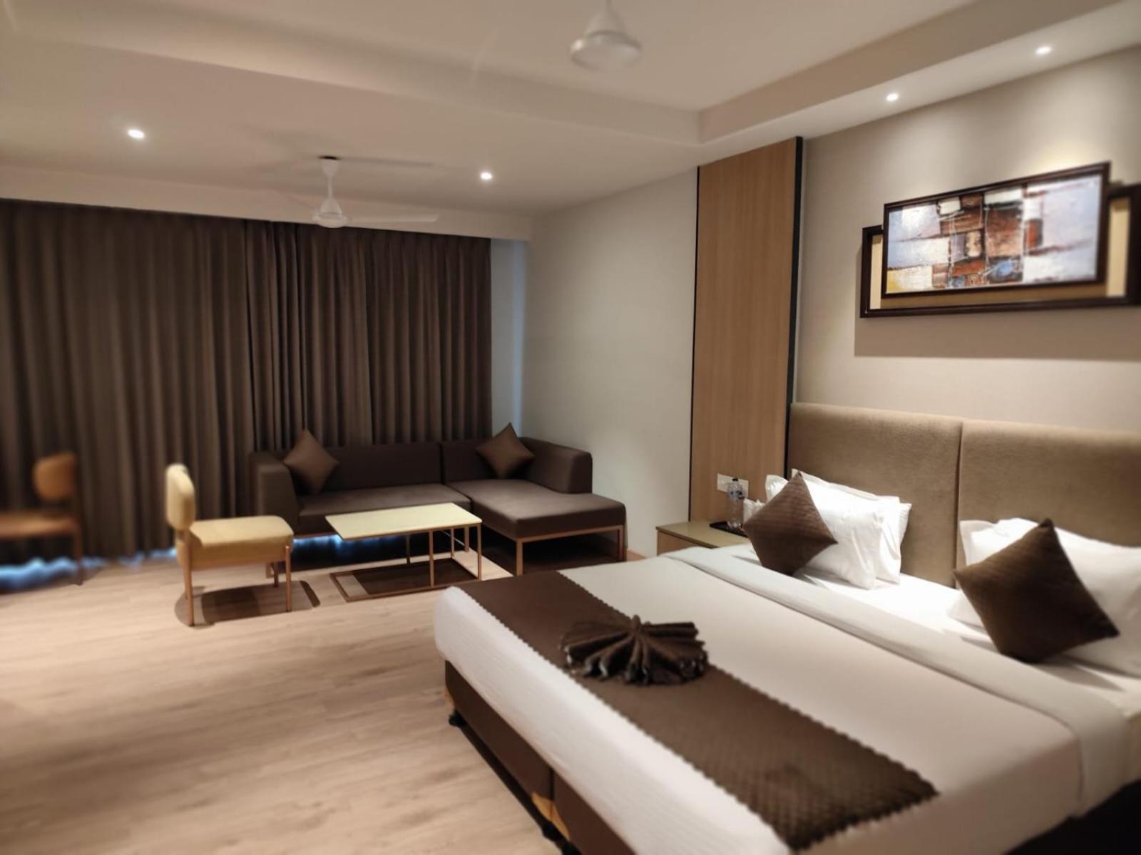 Anntilia Inn Ludhiana Exterior foto